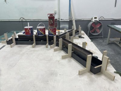 制作中的碳纤维超轻海洋平台模型